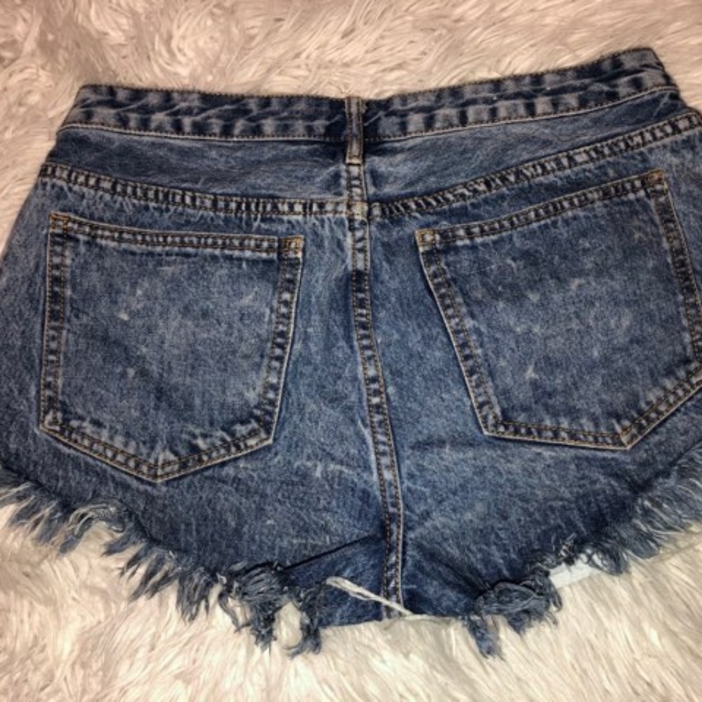 🌺Flash SALE🌺The Frayed Mid Rise Shorts - Picture 3 of 3